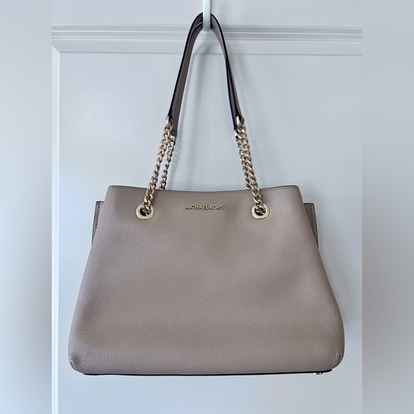Michael Kors Teagan Beige Pebble Leather Shoulder Bag with Gold Chain Straps - Picture 1 of 13